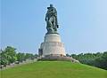Das Sowjetische Ehrenmal in Berlin Treptow ist das größte seiner Art in Deutschland