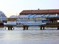 Die Kulturarena in Berlin Treptow von der Spree aus gesehen